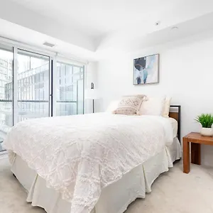 Upscale & Modern 2bd + Den 2ba Heart Of Downtown! Apartment